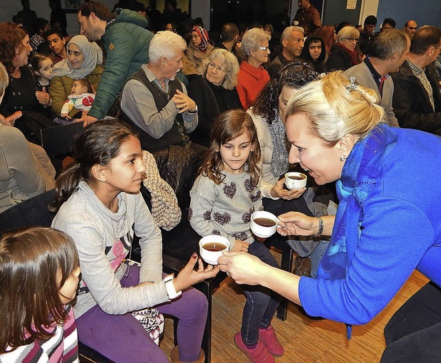 Das interkulturelle Abendmahl gestalte...rmonisches Miteinander im Paulussaal.   | Foto: Claudia Gempp