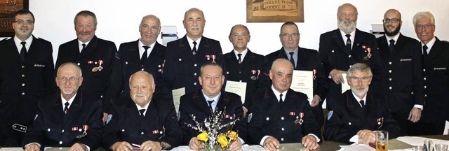 Das gab es in der langjhrigen Feuerwe...Walter Oschwald und Bernhard Schwrer.  | Foto: Christa Maier