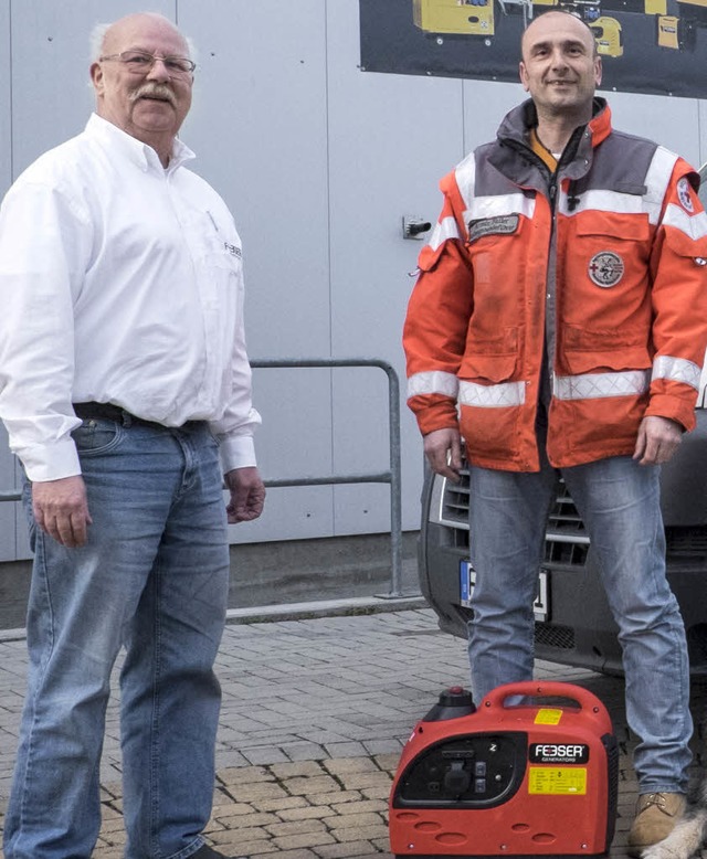 Armin Faller und Harald Feeser mit dem Generator   | Foto: privat