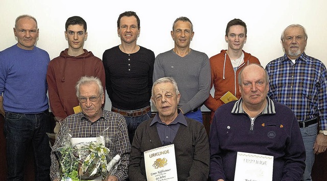 Langjhrige und erfolgreiche Mitglieder wurden geehrt.  | Foto: Schweizer