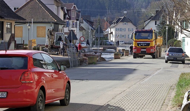 Ein Lastwagen fhrt auf der engen Gereutertalstrae talaufwrts.   | Foto: Wolfgang Beck