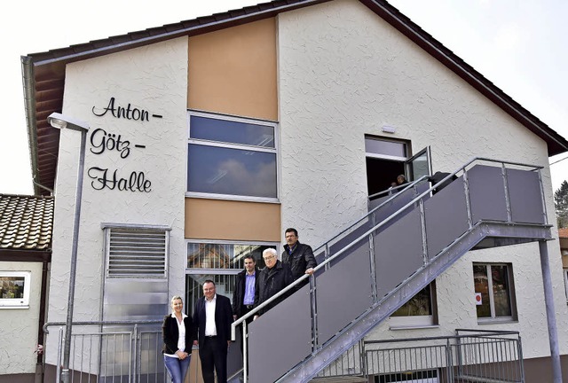 Die Anton-Gtz-Halle in Heimbach  wurd...mann und Ortschaftsrat Werner Kunkler.  | Foto: Dieter Erggelet