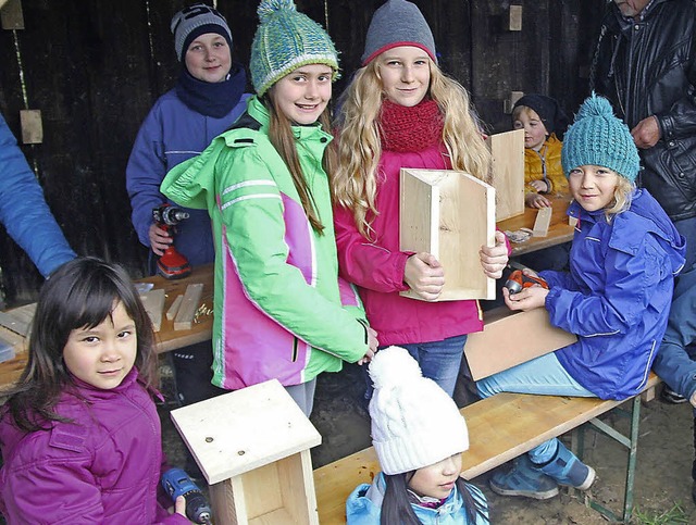 Kinder bauten unter Anleitung  bei ein...n Btzingen Nistksten zum Mitnehmen.   | Foto: Horst David