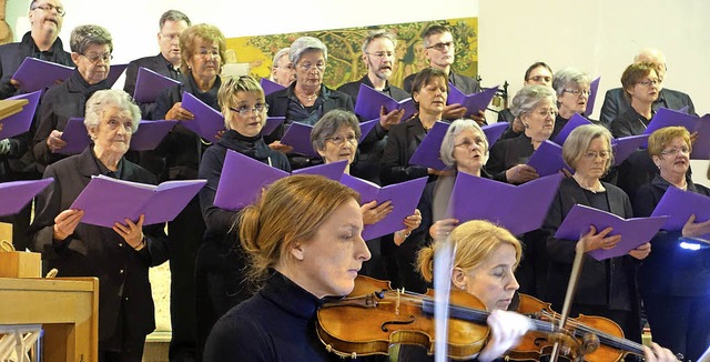 Der Kammerchor Rheinfelden, begleitet ...ik und Sptromantik zum Thema Passion.  | Foto: Roswitha Frey