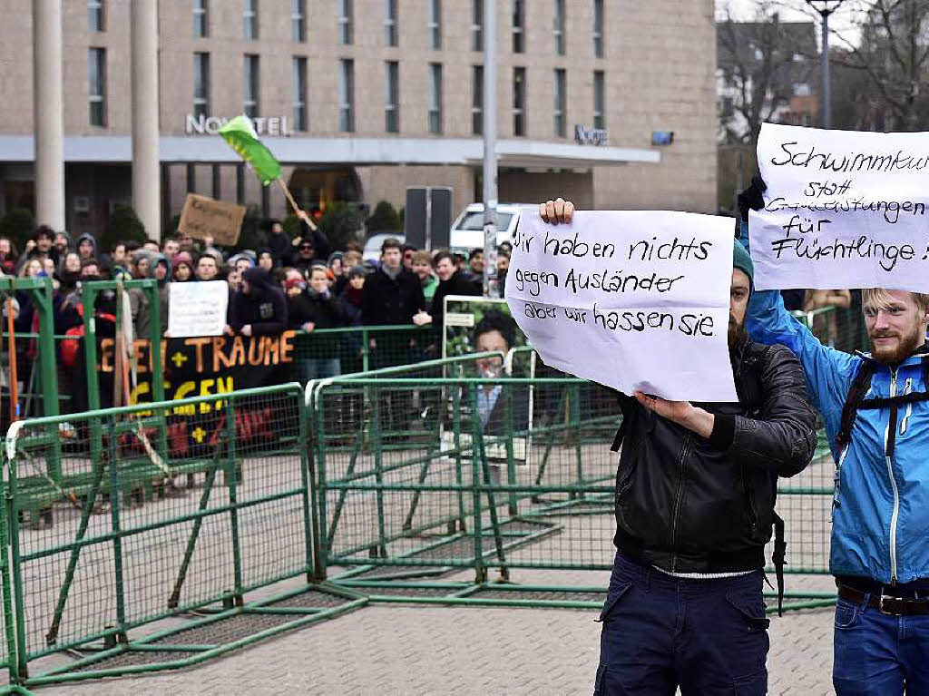 Linke Demonstranten hatten es in den Bereich der ALFA-Demonstration geschafft,