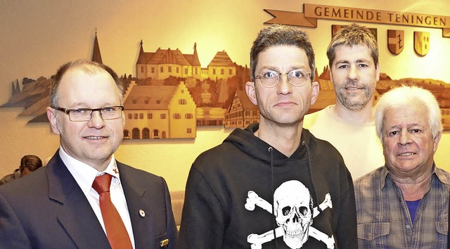 Geehrte Blutspender: Rolf Heitzmann (5... Spenden), Helmut Engler (50 Spenden).  | Foto: Benedikt Sommer