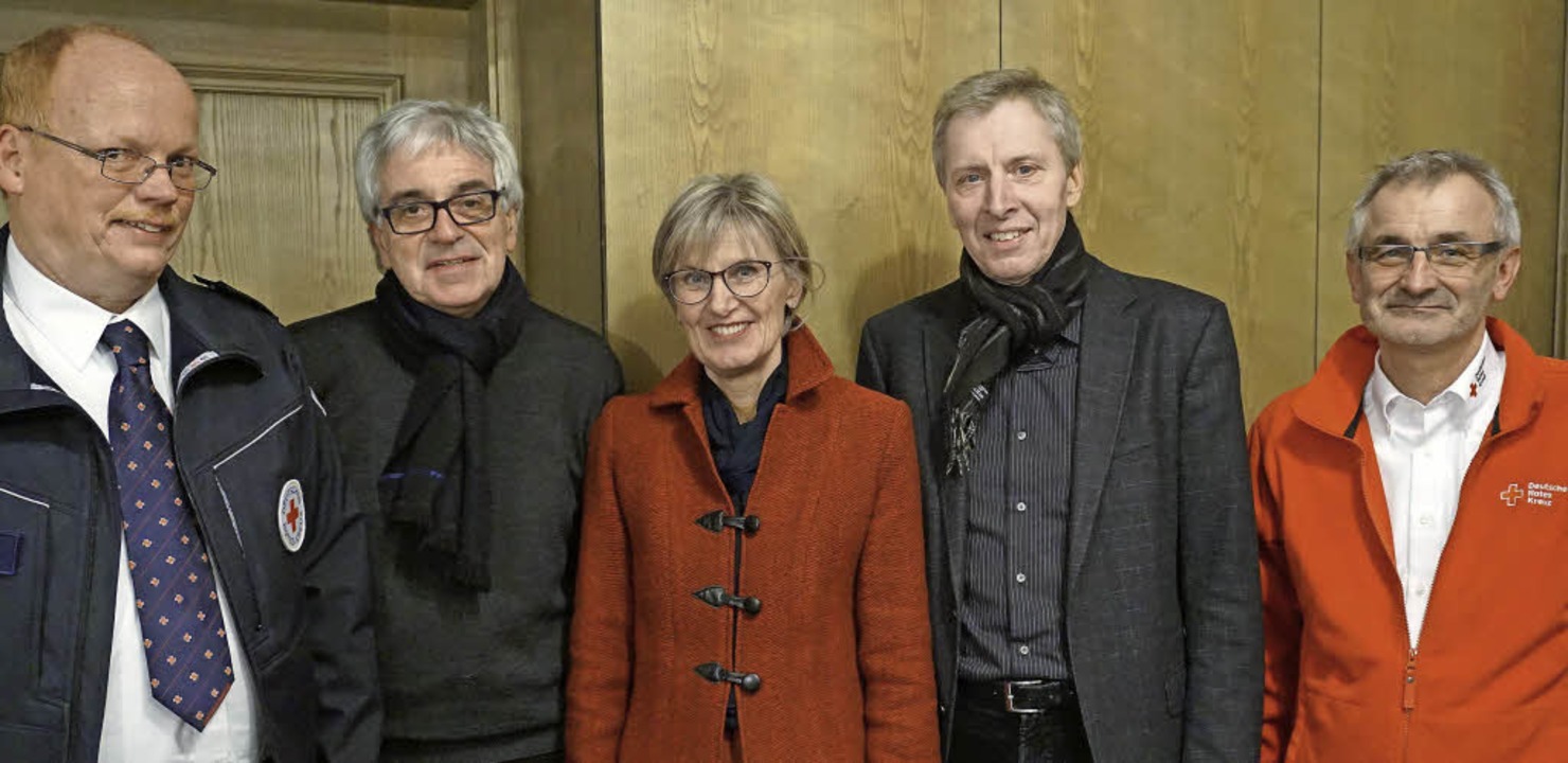 Gemeinsam stolz auf das Modul sind (vo...zende des DRK  Ihringen,  Peter Graf.   | Foto: Julius Steckmeister