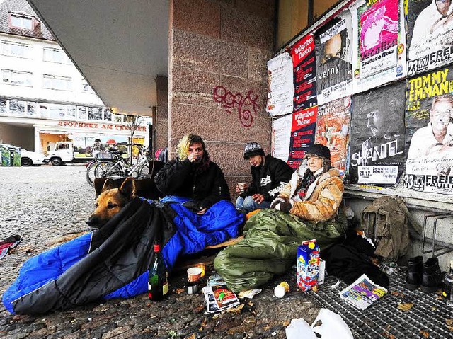 Auch am Kollegiengebude II der Uni kampieren immer wieder Obdachlose.  | Foto: Ingo Schneider (Archiv)