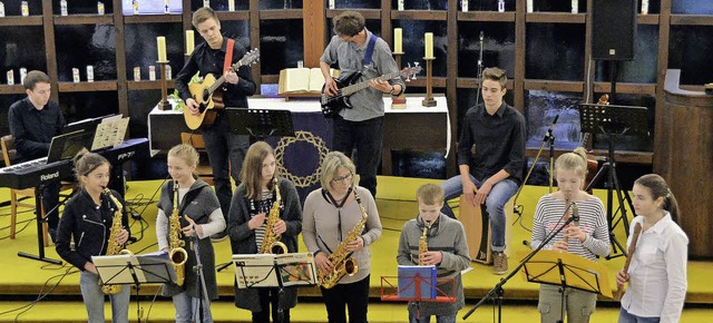 Auch das Saxophon-Flten-Ensemble unte...t spielte in der Martin-Bucer-Kirche.   | Foto: Christina Hohwieler