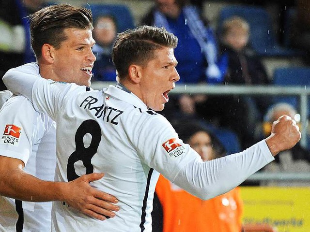 Florian Niederlechner und Mike Frantz ...ersten Freiburger Treffer auf der Alm.  | Foto: Michael Heuberger