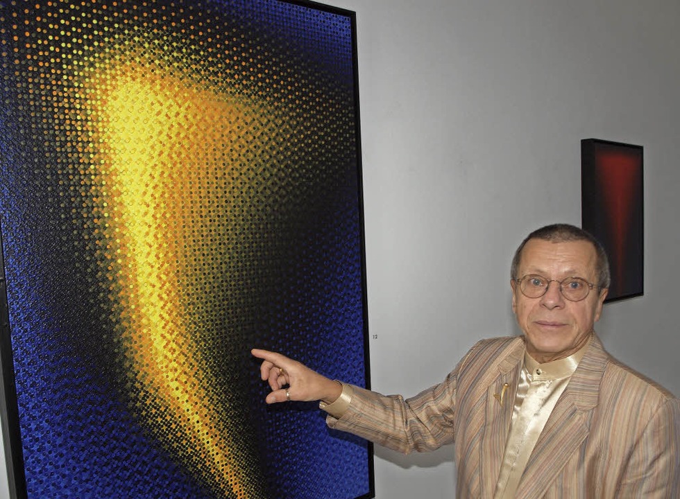 Knstler Gnter Scharein vor einem seiner Werke in der Galerie M.   | Foto: Michael Haberer