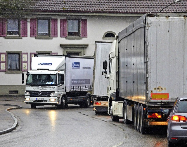 Verkehrsalltag in Schwrstadt: 22 000 ...ft fast nicht aneinander vorbeikommen.  | Foto: Ingrid Bhm-Jacob