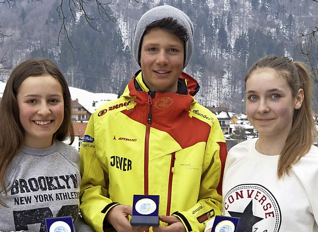 Meister im Skibezirk V, von links: Van...inger,  Luca Hummel und Janina Franz.   | Foto: Privat