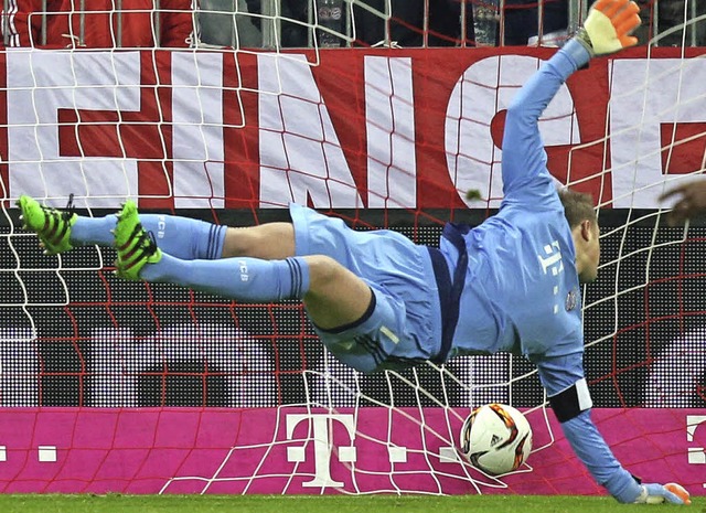 Nicht ganz neu fr Manuel Neuer &#8211...r selten: Ein Siegtor fr den Gegner.   | Foto: dpa