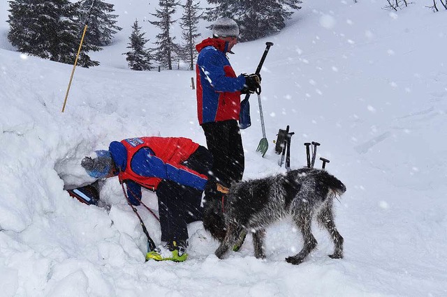 Die Bergwacht hat einen Skitourengnge...ldberg verschttet wurde. (Symbolbild)  | Foto: Philippe Thines