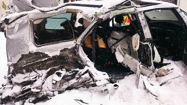 In diesem Auto starben am Freitagnachmittag zwei Kinder.   | Foto: Kamera 24