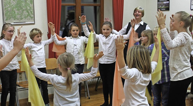 Neben verschiedenen Reden und einem Vo...insempfang auch einige Tnze zu sehen.  | Foto: Cornelia Liebwein