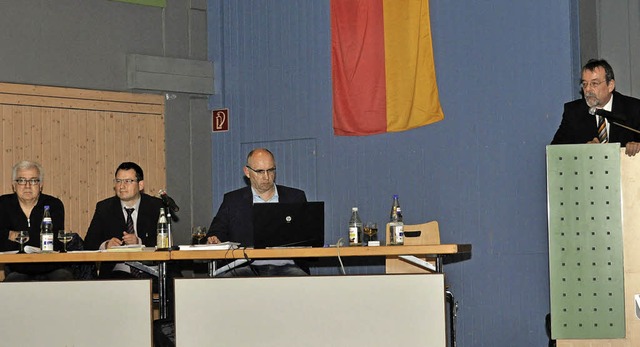 Brgermeister Martin Obert (rechts) in...ann und Hauptamtsleiter Andreas Meier.  | Foto: Kai Kricheldorff