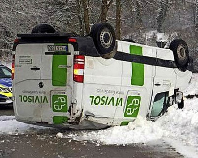 Dieser Gefahrguttransporter berschlug sich.   | Foto: Kamera24