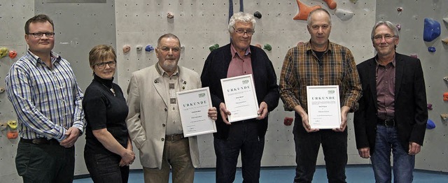 Ehrungen beim Alpenverein Offenburg (v...rechts Walter Knosp (2. Vorsitzender).  | Foto: Carola Bruhier