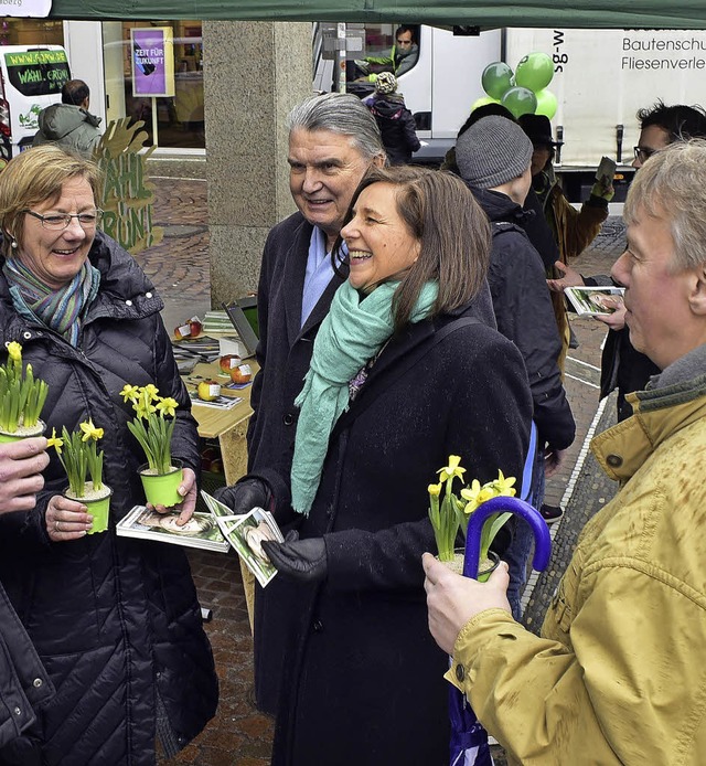 Zwei Fraktionschefinnen im Wahlkampf: ...rin Gring-Eckardt (mit grnem Schal)   | Foto: t. kunz