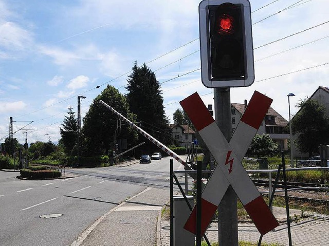 Ein betrunkener Mann hat in Gaggenau e...rotz geschlossener Schranke berquert.  | Foto: Robert Bergmann