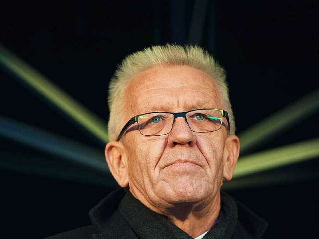 Kretschmann: &#8222;Wir nehmen diese Spende mit Freude entgegen.&#8220;  | Foto: dpa