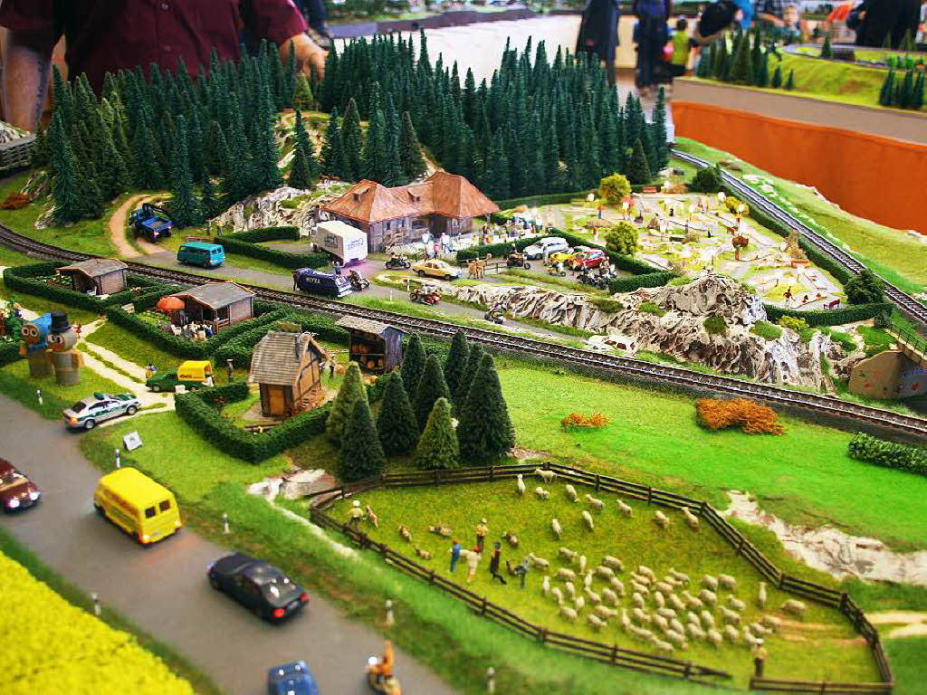 Eine eigene kleine Welt prsentierten die Modellbahnfreunde Oberes Donautal mit der Modellbahnausstellung im Kurhaus.
