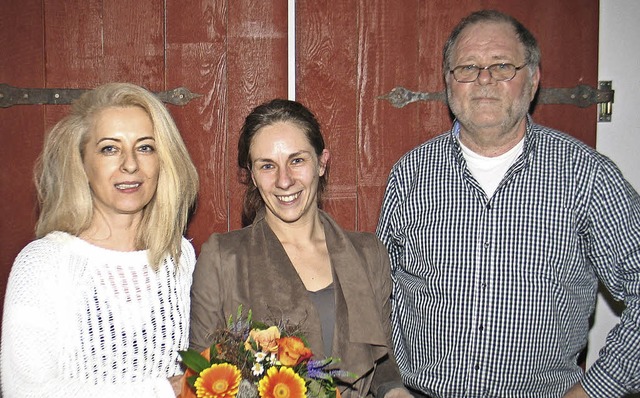 Wechsel in der Jugendleitung: Die neue...eiterin Anke Kopp (Mitte) mit Blumen.   | Foto: Helmut Hassler