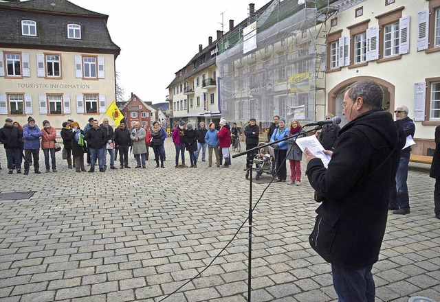 Zur Kundgebung gegen Rassismus und Gew...e der DGB Markgrflerland aufgerufen.   | Foto: Volker Mnch