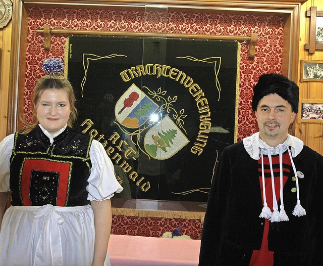 Lange Tradition: Die Hotzentracht stam...trahlt die restaurierte Vereinsfahne.   | Foto: Christiane Sahli