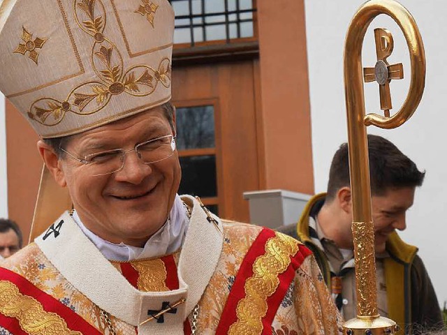 Erzbischof Stephan Burger vor Beginn des Festgottesdienstes in St. Fridolin.  | Foto: Nikolaus Trenz