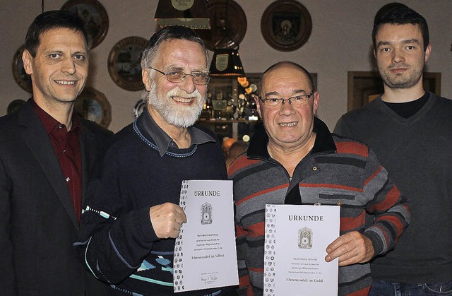 Ehrungen bei den Marcher Schtzen: Obe...rnhard Knig  und Henry Schmidt  aus.   | Foto: Mario Schneberg