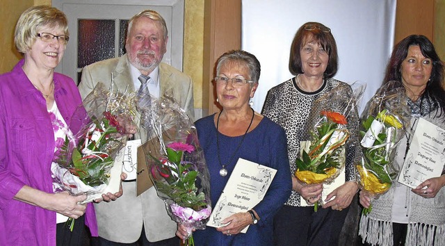 Neue Ehrenmitglieder hat der Gesangver...e Meier, Irene Asal und  Dagmar Haas.   | Foto: Helga Geiger
