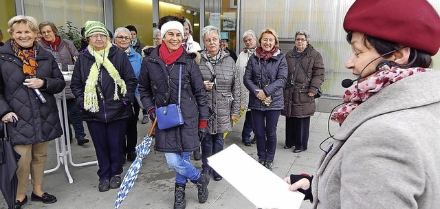 Zahlreiche Teilnehmerinnen begaben sic...8222;Rheinfelder Frauenspuren&#8220;.   | Foto: Claudia gempp