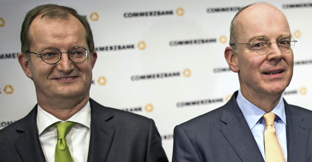 Duzfreunde: Martin Blessing (rechts) und sein Nachfolger Martin Zielke   | Foto: dpa