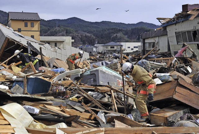 Ein Blick zurck: Am 11. Mrz 2011 wur...nische Fischerstadt Kesenuma zerstrt.  | Foto: afp/Khler(2)