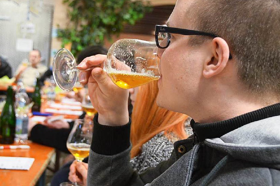 12 verschiedene Biere durften die Besucher beim Bierseminar in Denzlingen verkosten. (Foto: Max Schuler) 12 verschiedene Biere durften die Besucher beim Bierseminar in Denzlingen verkosten. (Foto: Max Schuler)