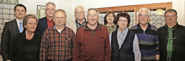 Der neue Vorstand der Siedlergemeinsch...Heinz Ghringer (Sechster von links).   | Foto: Sandra Decoux-Kone