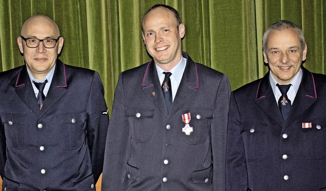 Kommandant  Oliver Kraus (Mitte)  und ...osmann (links) und Alfons Buchmller.   | Foto: Dorothee Kuhlmann