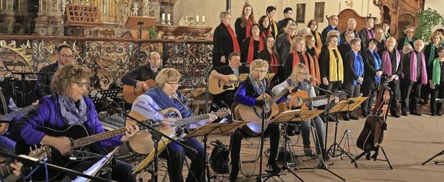 Premiere: Die Gitarrengruppe Saitenwin...-Singers beim Konzert in St. Landelin   | Foto: Decoux-KOne