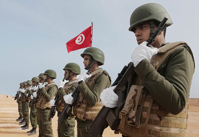 Tunesische Soldaten bei Ben Guerdane  | Foto: DPA