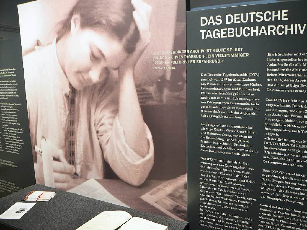Und dann geht es weiter in das Museum des Deutschen Tagebucharchivs. Dort luft derzeit eine Ausstellung zum Thema „Familie“.