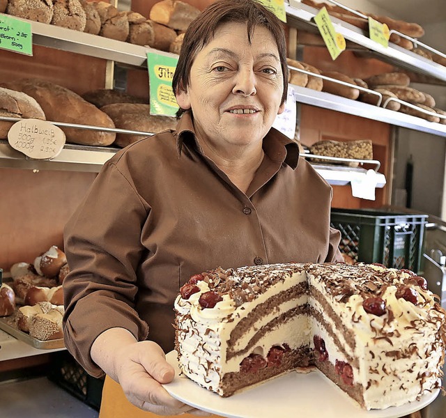 In der Bckerei Kufer seit 40 Jahren eine feste Gre: Heidrun Tillack  | Foto: Decoux-Kone