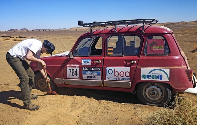 Auf ihrem Weg durch die marokkanische ...eten dennoch punktgenau in Marrakesch.  | Foto: Martha Weishaar