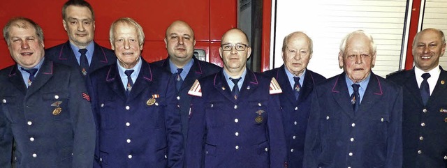 Geehrte Wehrmnner: (von links)  Jrge...chts Abteilungskommandant Rudi Hansert  | Foto: Dieter Fink
