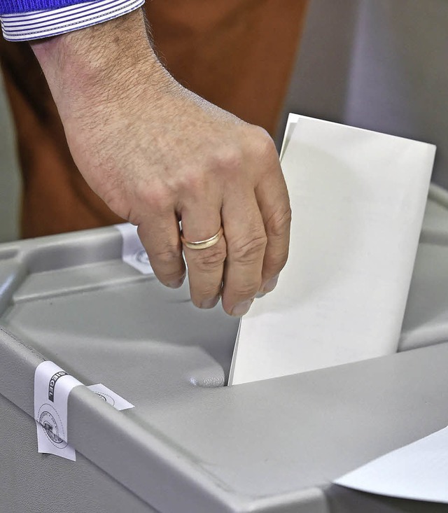 Das Ergebnis der Urnenwahl in Buchheim...andesweite Wahlstatistik ausgewertet.   | Foto: dpa