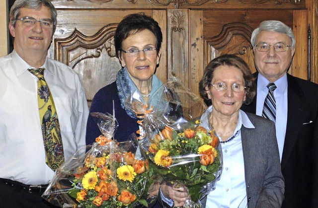Der Vorsitzende Josef Wamer (links) u...r jeweils 60-jhrige Mitgliedschaft.    | Foto: Michael Gottstein