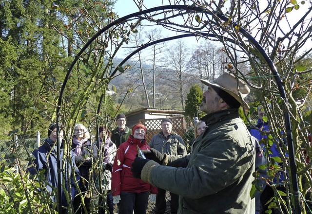 Der Verein fr Obstbau, Garten und Lan...g Haas  zeigte vor Ort, wie es geht.    | Foto: Privat