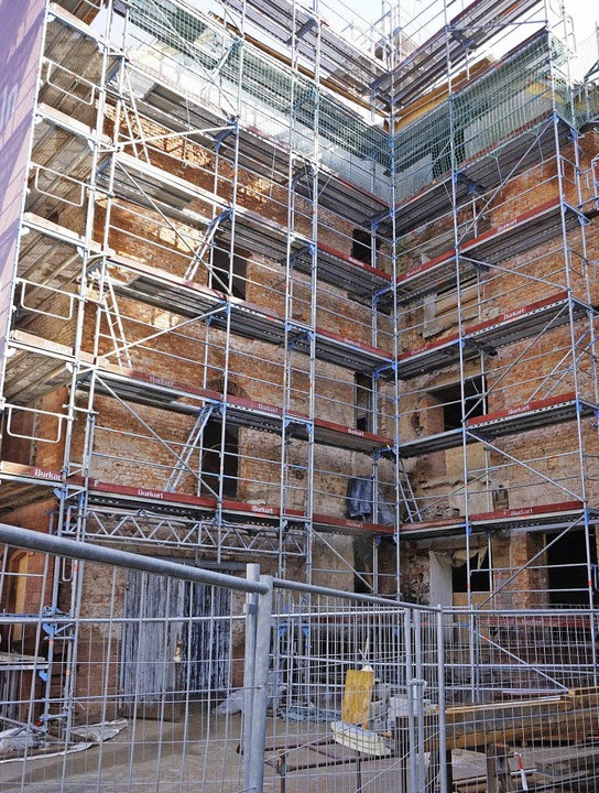 Die Sanierung der Tonofenfabrik ist noch im Gange.   | Foto: Klaus Schweizer